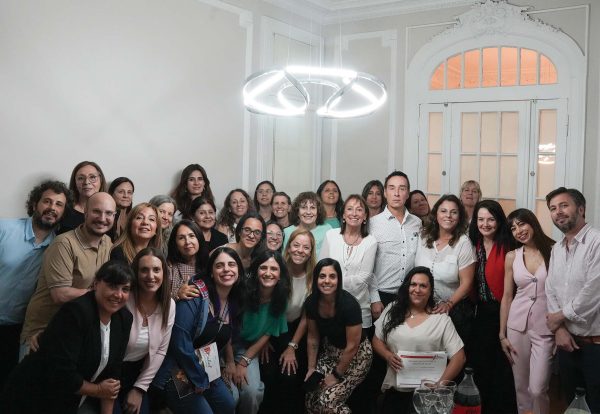 Recientes Diplomadas/os en Gestión de Servicios de Salud, en el Acto de entrega de Certificados 11/11/2025. Foto: Antú Divito Trejo para FPSalud