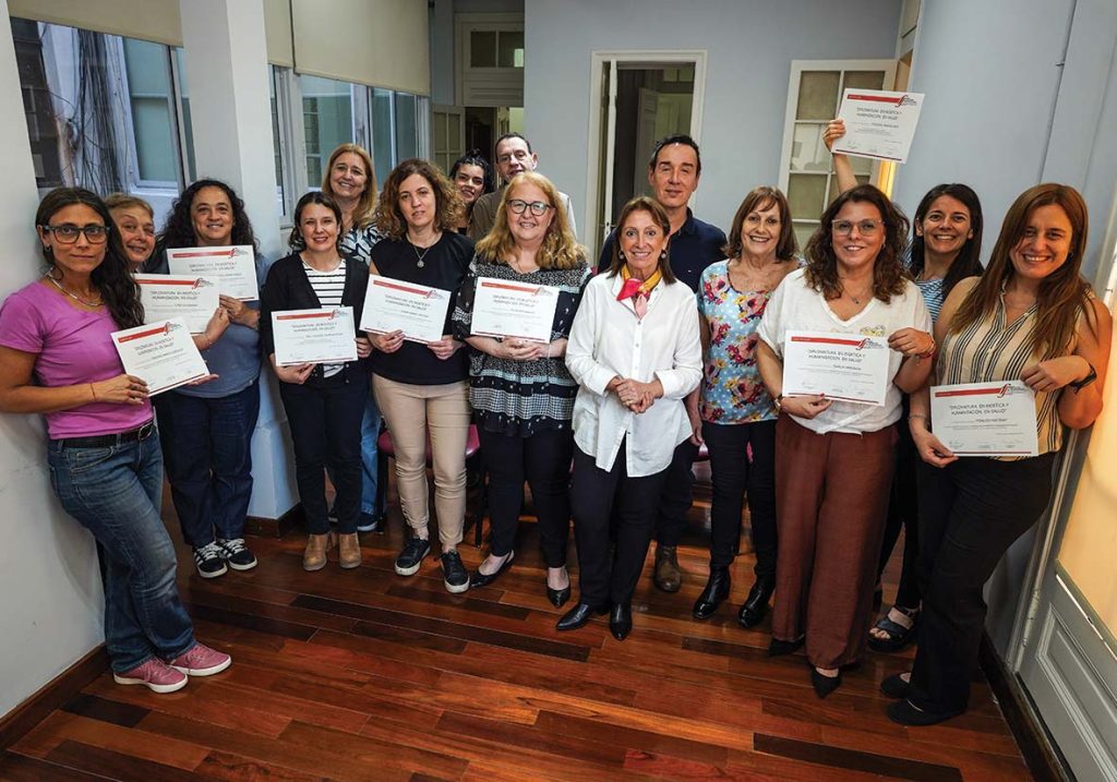 Mg. Dra. Silvia Birnenbaum, Directora de la Diplomatura en Bioética y Humanización en Salud en el Acto de entrega de Certificados 10/11/2025. Foto: Antú Divito Trejo para FPSalud