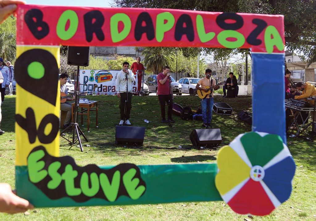 Músicos en escena en el BordaPalloooza. 01/10/2025 Hospital Borda.