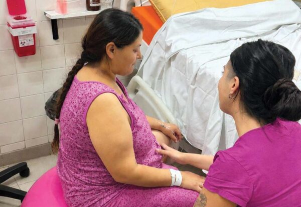 Métodos no farmacológicos para el alivio del dolor de parto, en HMIRS. Foto: Gentileza de las autoras.