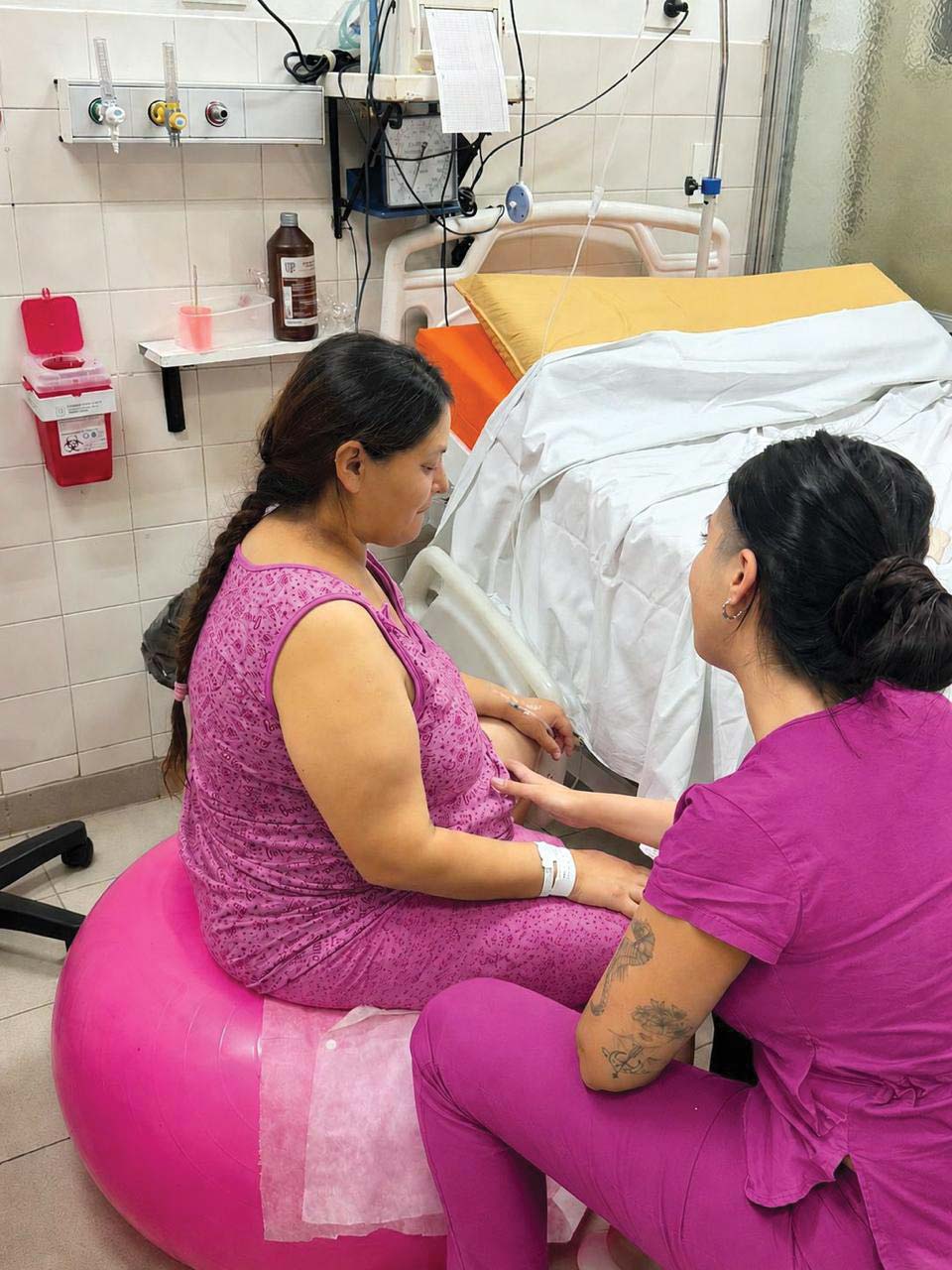 Métodos no farmacológicos para el alivio del dolor de parto, en HMIRS. Foto: Gentileza de las autoras.