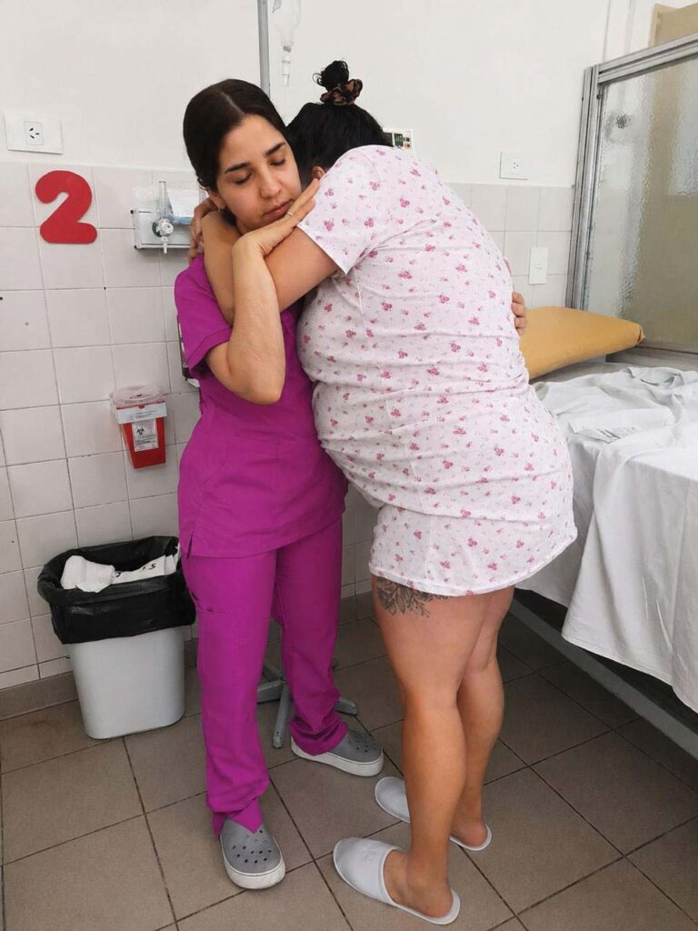 Métodos no farmacológicos para el alivio del dolor de parto, en HMIRS. Foto: Gentileza de las autoras.