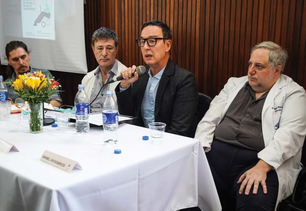 Andrés Añon, Presidente de la FPGCABA, en la Mesa de apertura de las Jornadas Anuales de Salud Mental, el 16/10/25 en el Hospital General de Agudos Dr. T. Álvarez. Foto: Antú Divito Trejo para FPSalud
