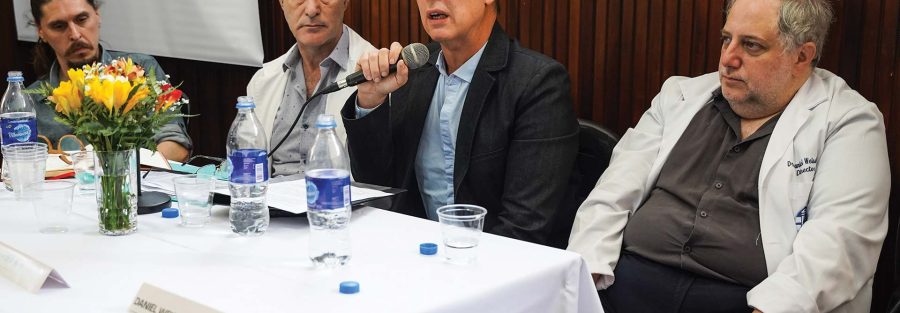 Andrés Añon, Presidente de la FPGCABA, en la Mesa de apertura de las Jornadas Anuales de Salud Mental, el 16/10/25 en el Hospital General de Agudos Dr. T. Álvarez. Foto: Antú Divito Trejo para FPSalud