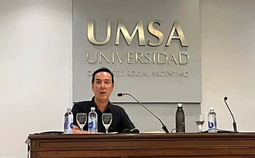 Andrés Añon realizando la apertura del Congreso General Ordinario de la Federación de Profesionales del GCABA. 27/01/2026. 